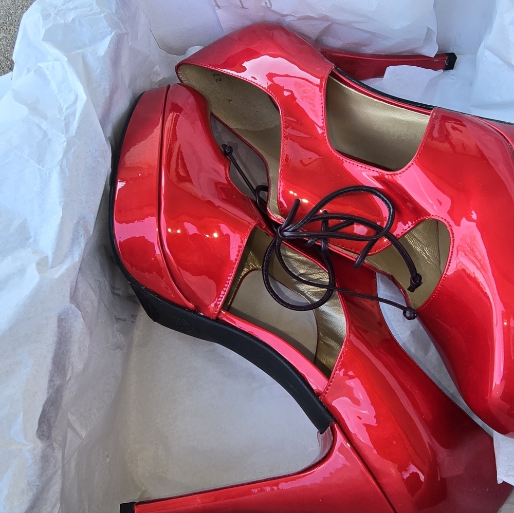 NEW Stuart Weitzman Kibitzes Heels - Picture 4 of 7